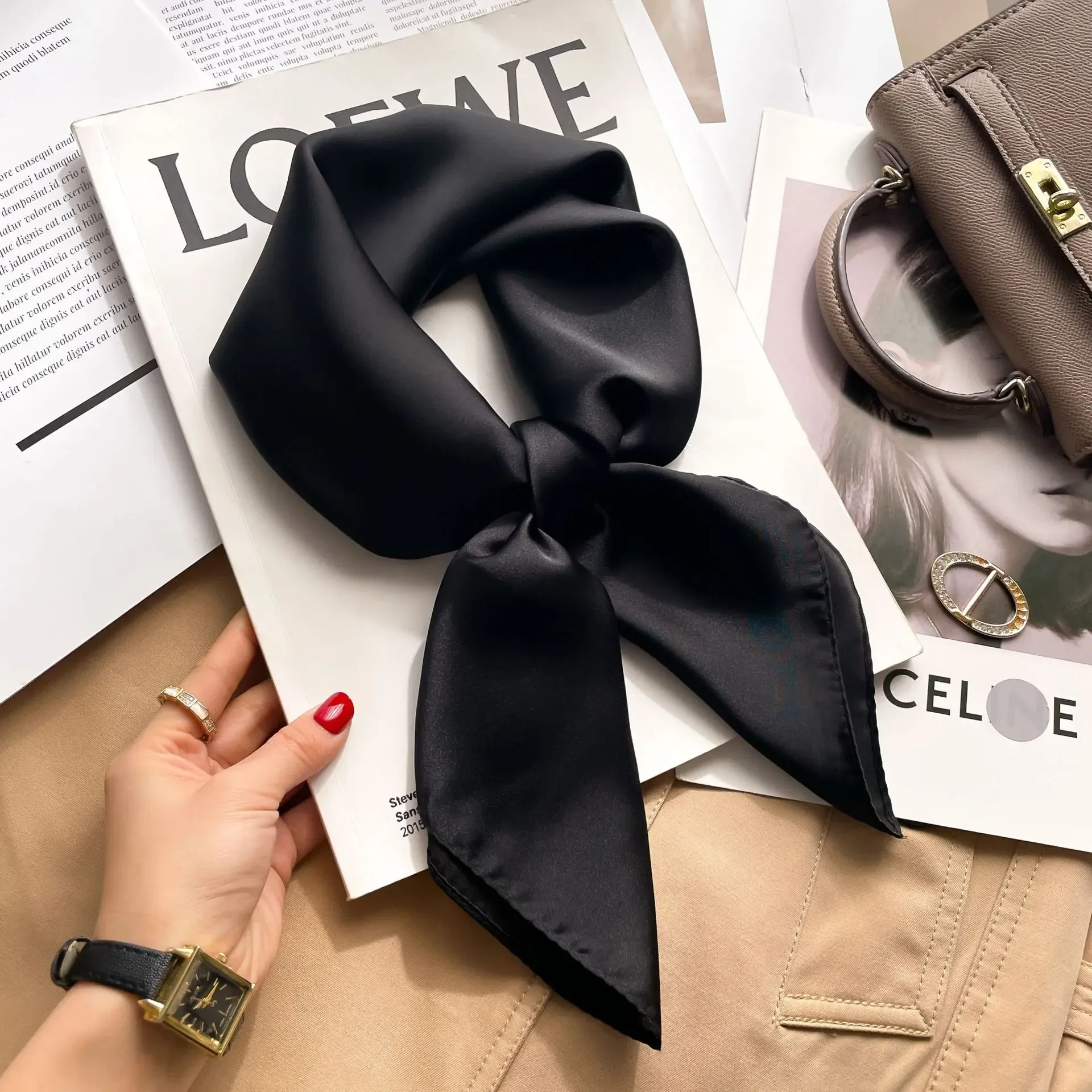ผ้าพันคอฮิญาบสีพื้นขนาด 70 ซม. - Scarf Silk Square บทวิจารณ์และราคา